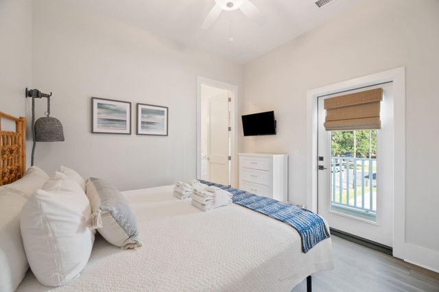 108 E Hudson Avenue, Folly Beach, SC 29439
