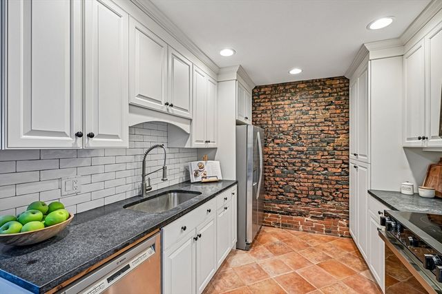 28-32 Atlantic Ave 628, Boston, MA 02111