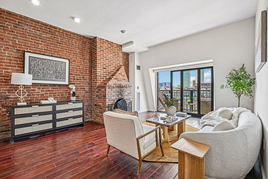 28-32 Atlantic Ave 628, Boston, MA 02111
