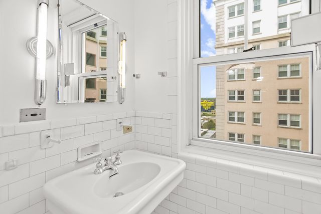 5555 N Sheridan Road 1503, Chicago, IL 60640