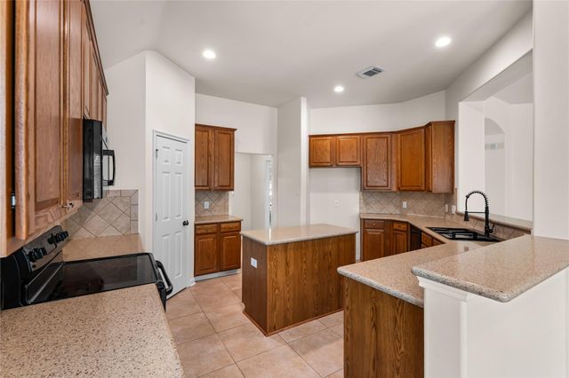 18634 Summercliff Lane, Tomball, TX 77377