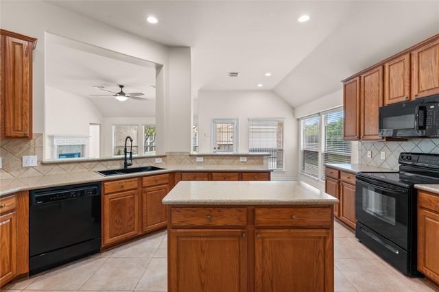 18634 Summercliff Lane, Tomball, TX 77377