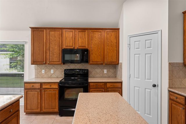 18634 Summercliff Lane, Tomball, TX 77377