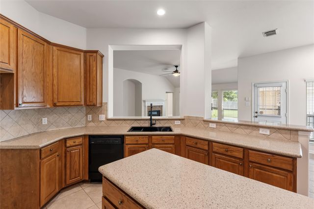 18634 Summercliff Lane, Tomball, TX 77377