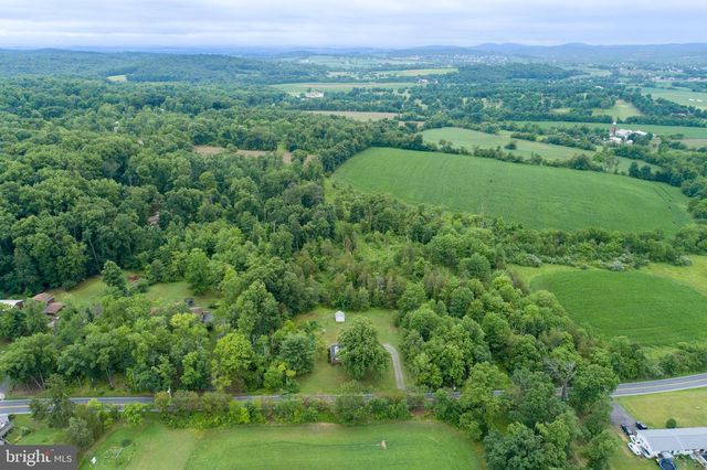 3106 KUTZTOWN RD, East Greenville, PA 18041