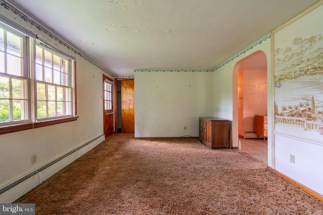 3106 KUTZTOWN RD, East Greenville, PA 18041