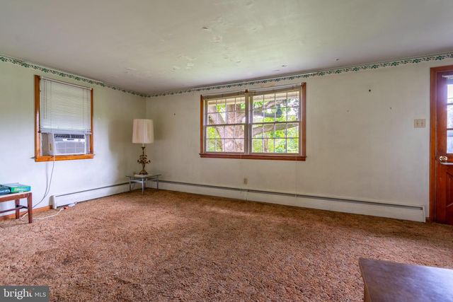 3106 KUTZTOWN RD, East Greenville, PA 18041