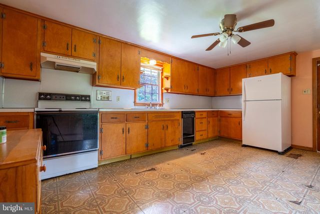 3106 KUTZTOWN RD, East Greenville, PA 18041