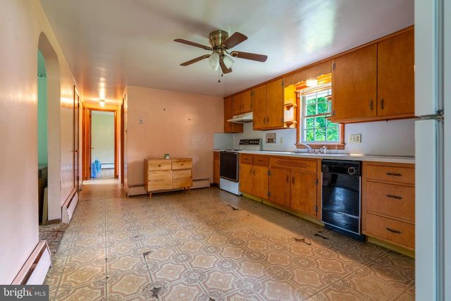 3106 KUTZTOWN RD, East Greenville, PA 18041