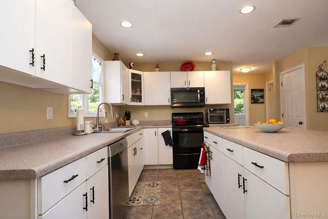 9 Mount Ridge Court, Monroe, NY 10950