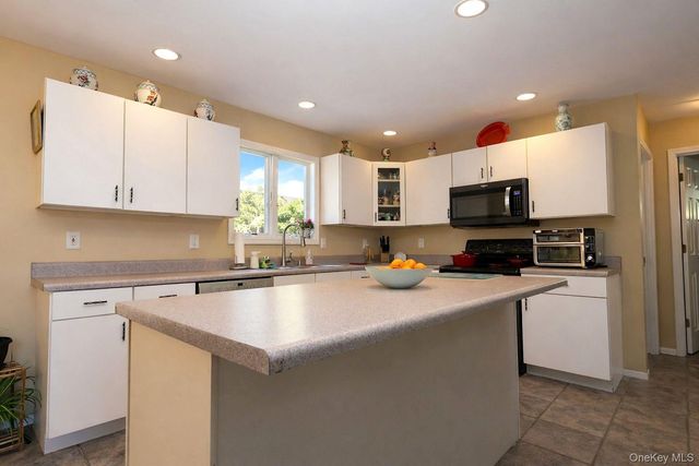 9 Mount Ridge Court, Monroe, NY 10950