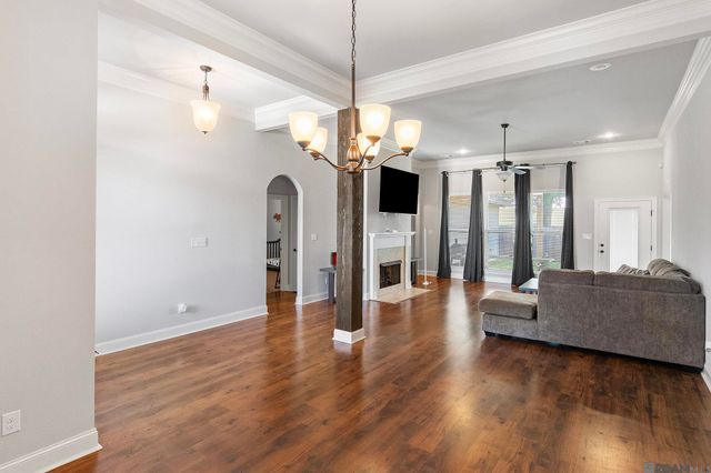 18032 River Landing Dr, Prairieville, LA 70769