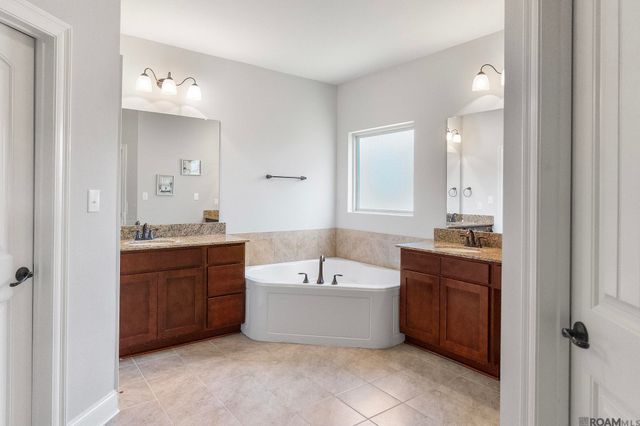 18032 River Landing Dr, Prairieville, LA 70769