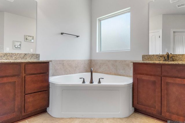 18032 River Landing Dr, Prairieville, LA 70769
