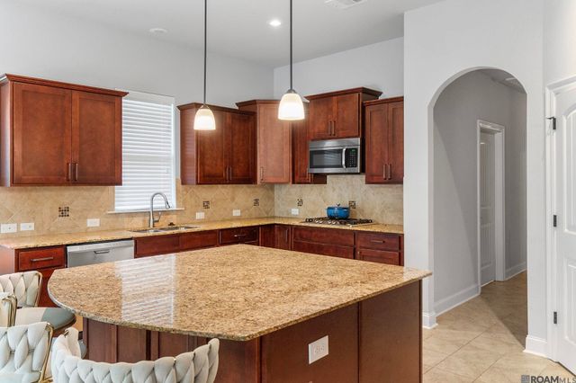 18032 River Landing Dr, Prairieville, LA 70769