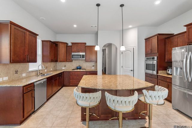 18032 River Landing Dr, Prairieville, LA 70769