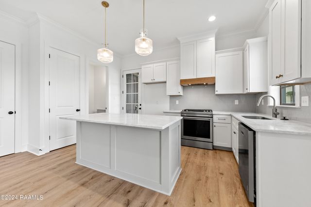 905 Broyles Street 400, Youngsville, LA 70592