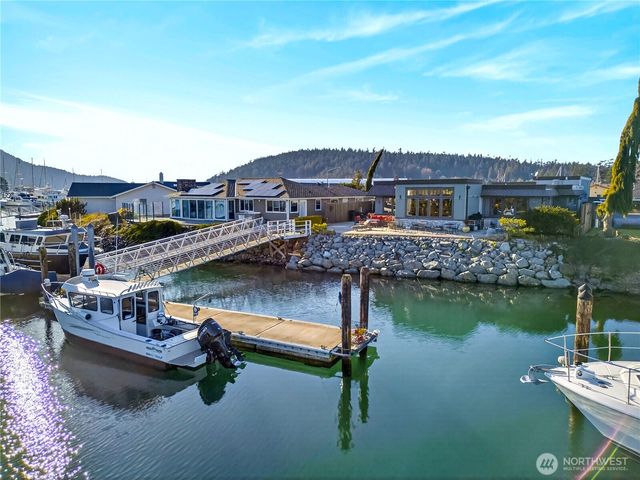 1911 Bay Place, Anacortes, WA 98221