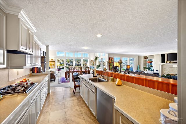 1911 Bay Place, Anacortes, WA 98221