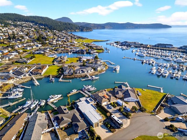 1911 Bay Place, Anacortes, WA 98221