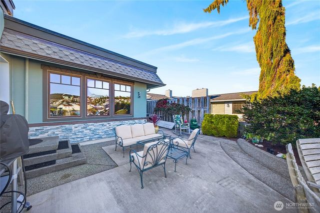 1911 Bay Place, Anacortes, WA 98221