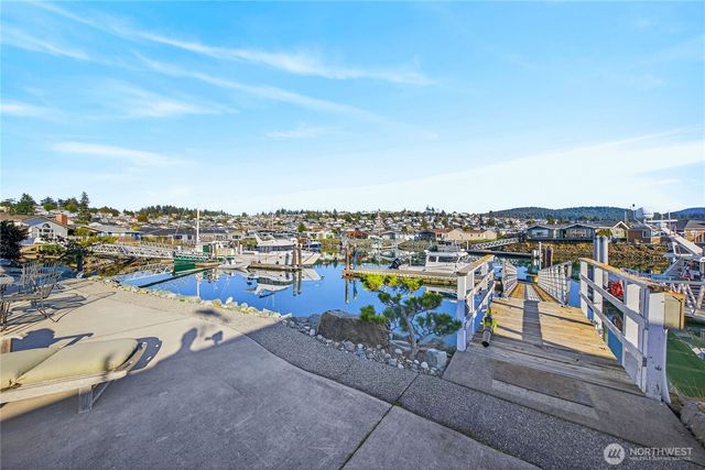 1911 Bay Place, Anacortes, WA 98221