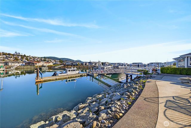 1911 Bay Place, Anacortes, WA 98221