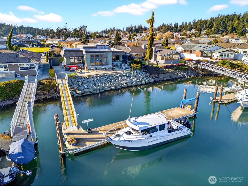 1911 Bay Place, Anacortes, WA 98221