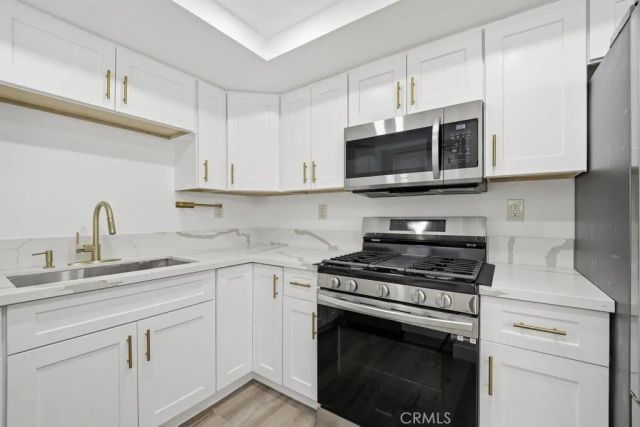44200 Kingtree 16, Lancaster, CA 93534