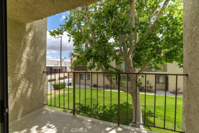 44200 Kingtree 16, Lancaster, CA 93534
