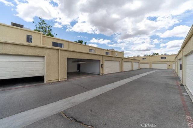 44200 Kingtree 16, Lancaster, CA 93534