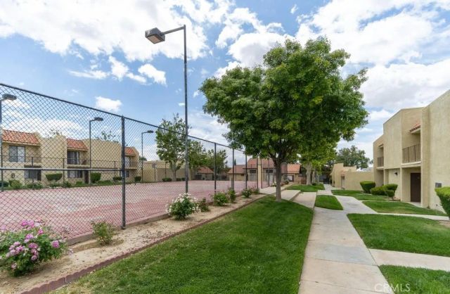 44200 Kingtree 16, Lancaster, CA 93534
