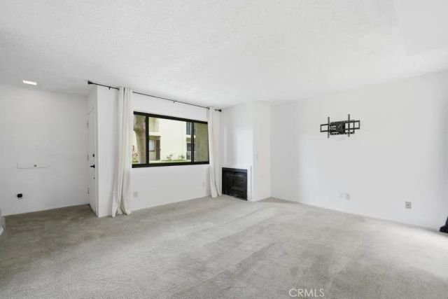 44200 Kingtree 16, Lancaster, CA 93534