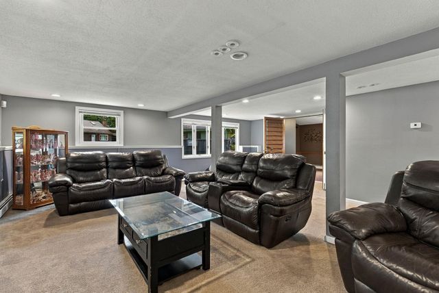 1 SCOTLAND Avenue, Salem, NH 03079