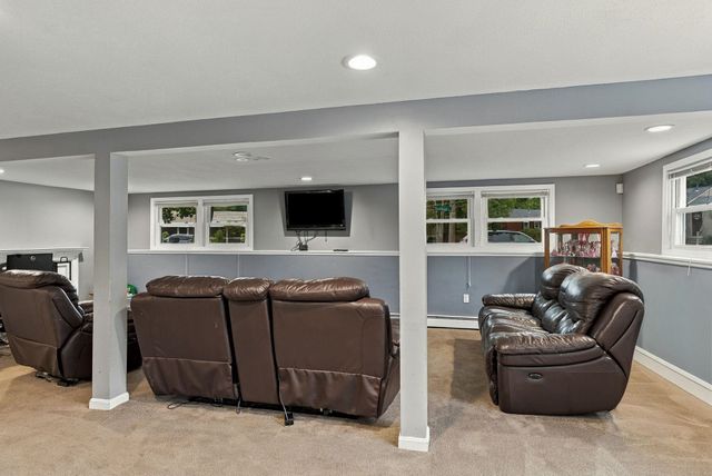 1 SCOTLAND Avenue, Salem, NH 03079