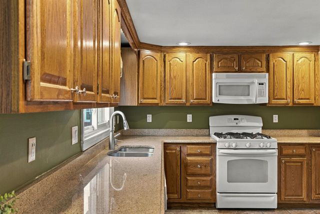 1 SCOTLAND Avenue, Salem, NH 03079