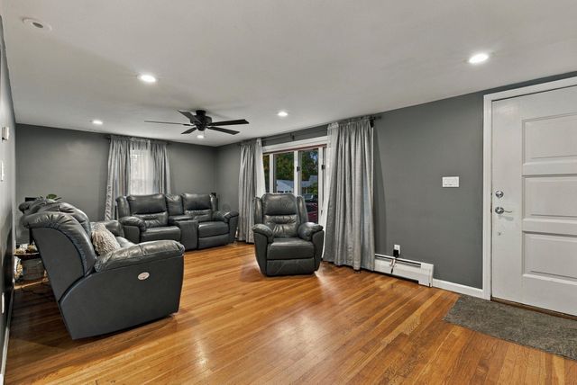 1 SCOTLAND Avenue, Salem, NH 03079