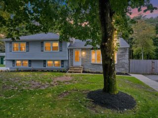 1 SCOTLAND Avenue, Salem, NH 03079