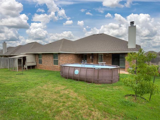 1305 N Storybrook Street, Mustang, OK 73064