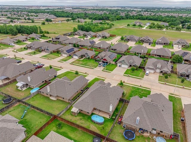 1305 N Storybrook Street, Mustang, OK 73064
