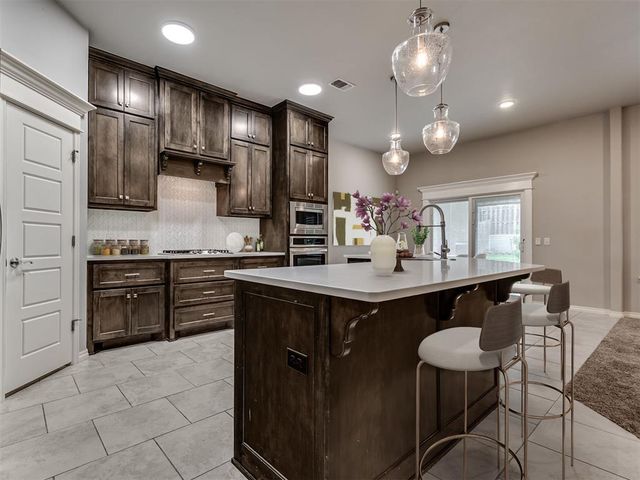 1305 N Storybrook Street, Mustang, OK 73064
