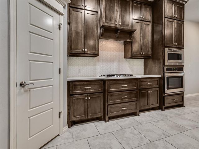 1305 N Storybrook Street, Mustang, OK 73064