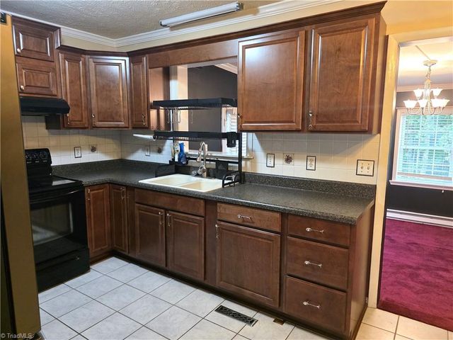 414 Oak Ridge Drive, Mount Airy, NC 27030