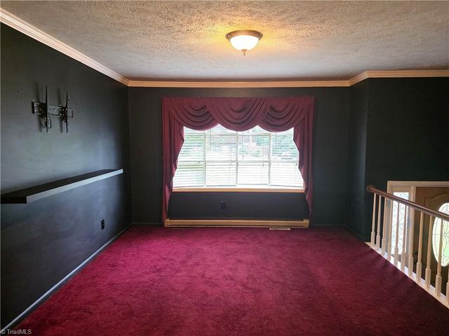 414 Oak Ridge Drive, Mount Airy, NC 27030