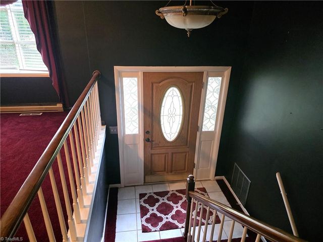 414 Oak Ridge Drive, Mount Airy, NC 27030