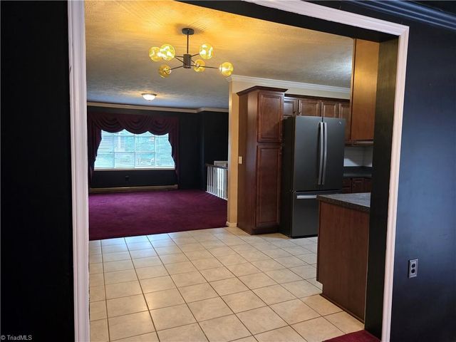 414 Oak Ridge Drive, Mount Airy, NC 27030
