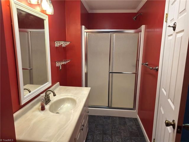 414 Oak Ridge Drive, Mount Airy, NC 27030