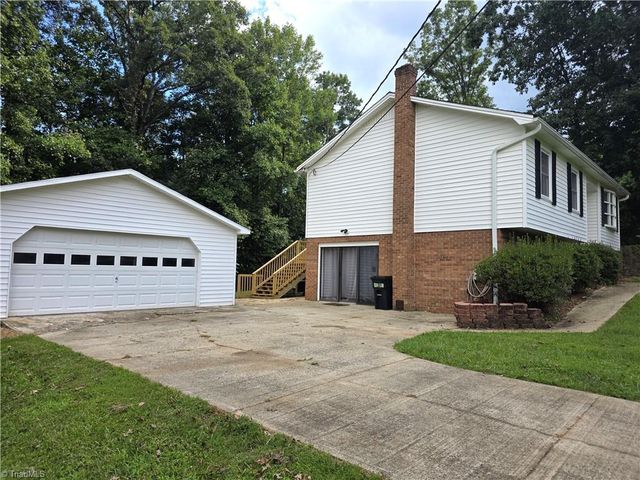 414 Oak Ridge Drive, Mount Airy, NC 27030