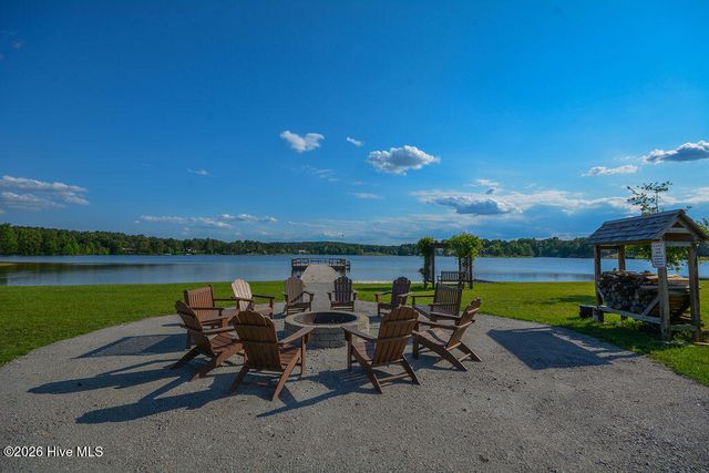 210 Beths Point, West End, NC 27376