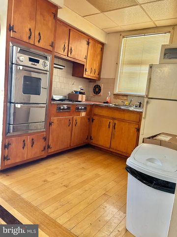 1734 STRAHLE ST, Philadelphia, PA 19152